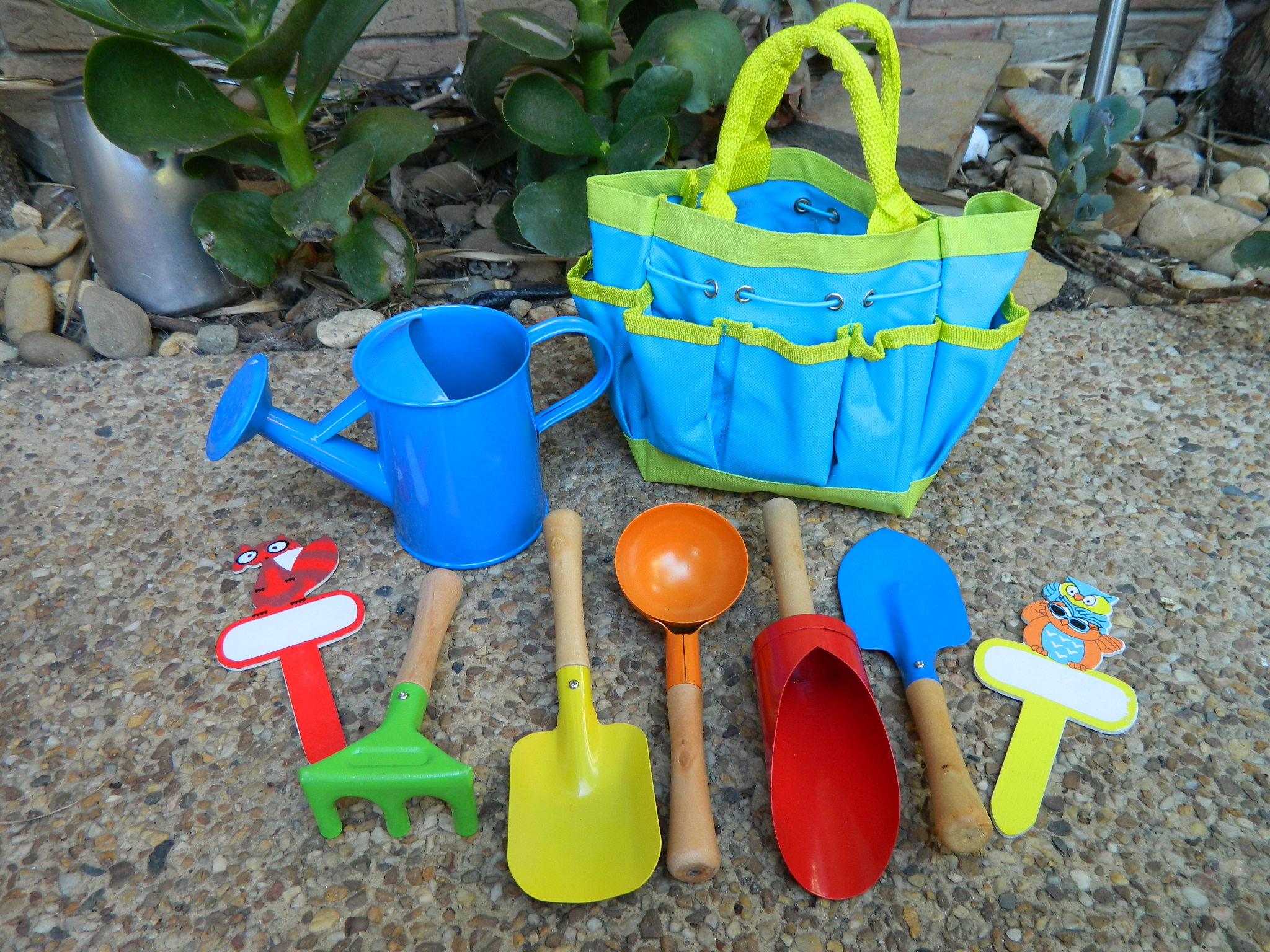 3-Piece Garden Tool Set – Random Colour